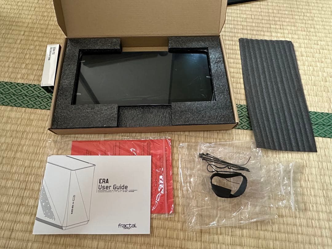 PCケース(自作PC用) Era ITX Carbon - TG (FD-CA-ERA-ITX-BK)