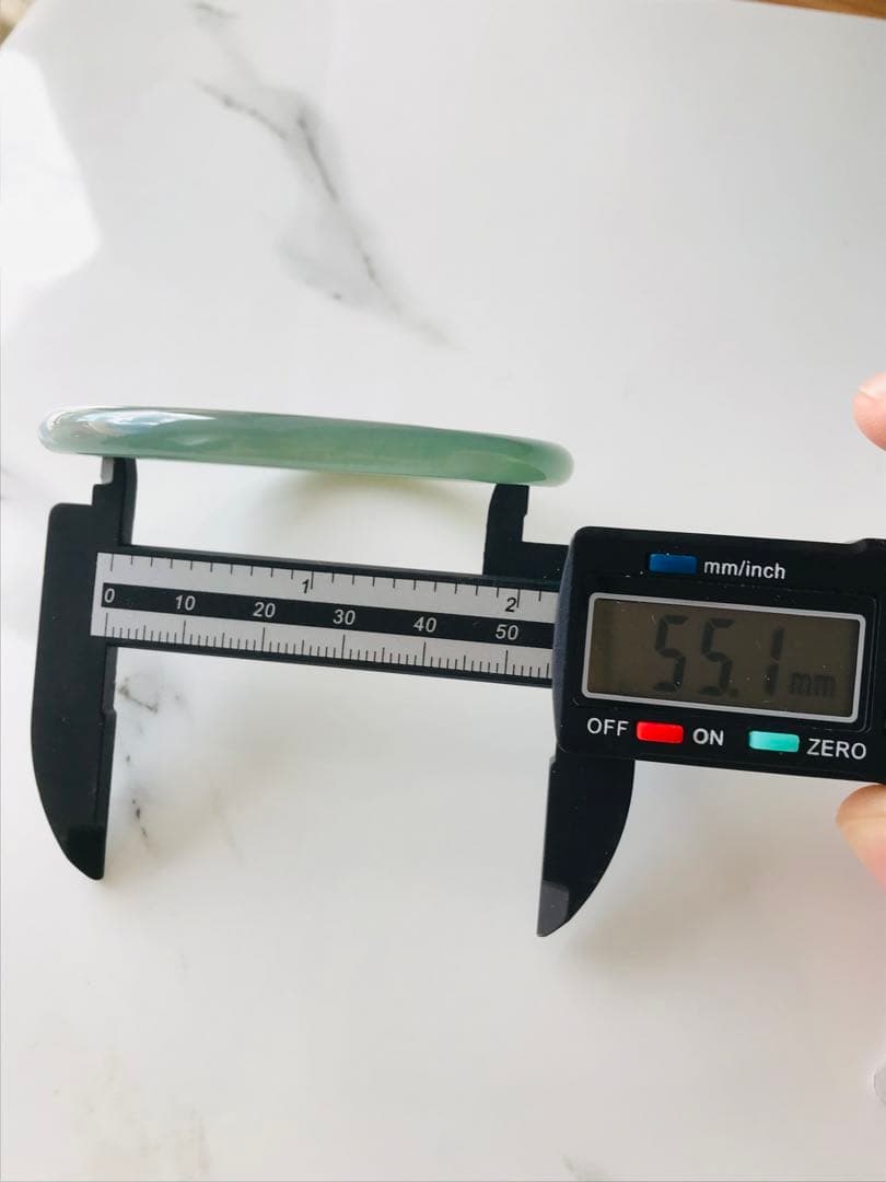 【B1210-0141】翡翠　ヒスイ　バングル　希少　グアテマラ産　55.1mm