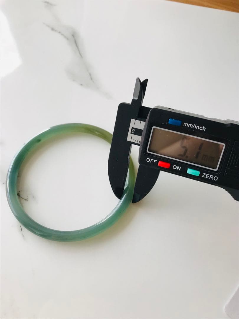 【B1210-0141】翡翠　ヒスイ　バングル　希少　グアテマラ産　55.1mm