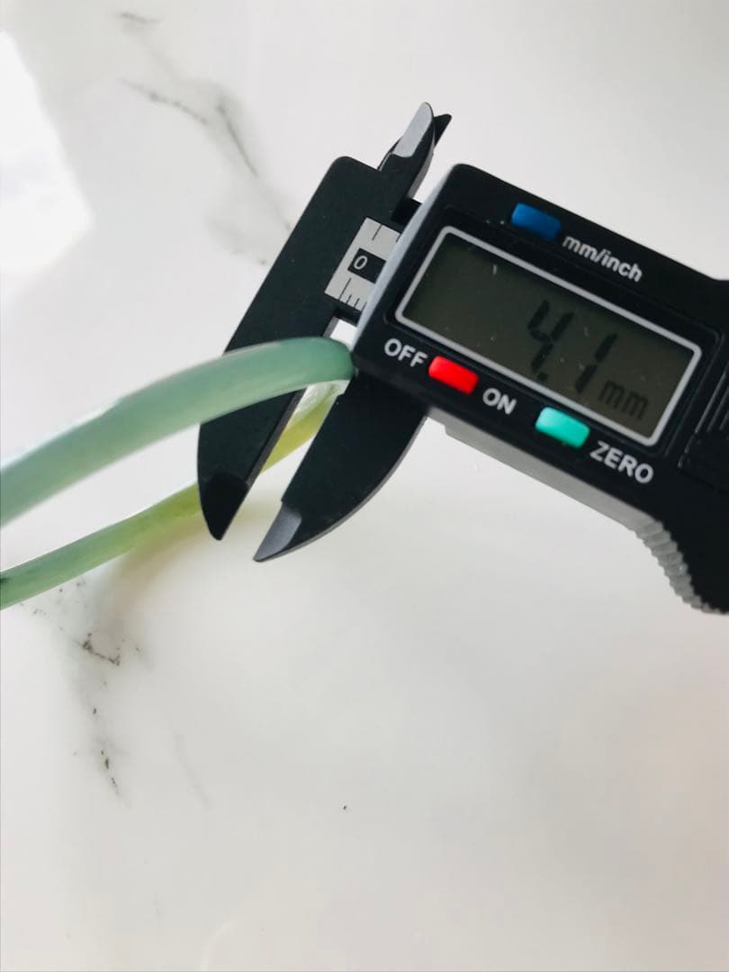 【B1210-0141】翡翠　ヒスイ　バングル　希少　グアテマラ産　55.1mm