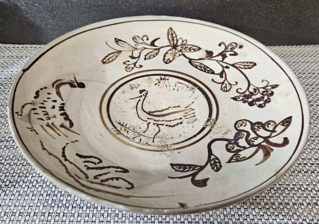 中国古陶磁　韓国古陶磁　明代　磁州窯系　李朝系　鉄絵　鳥と木実図　23.3cm皿