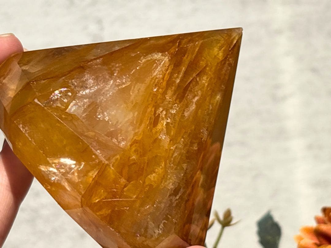 《虹をまとう太陽＊リモナイトインクォーツ×ダイヤ型》