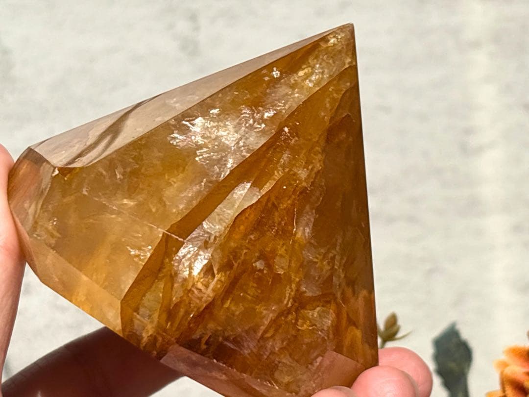 《虹をまとう太陽＊リモナイトインクォーツ×ダイヤ型》