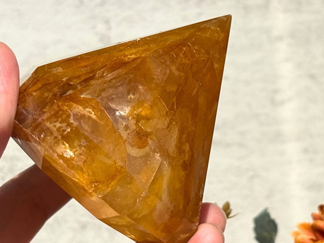 《虹をまとう太陽＊リモナイトインクォーツ×ダイヤ型》