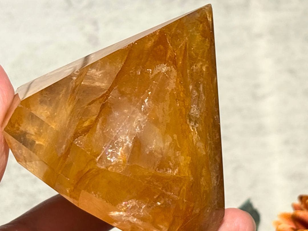 《虹をまとう太陽＊リモナイトインクォーツ×ダイヤ型》