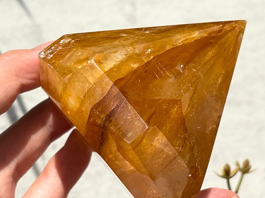 《虹をまとう太陽＊リモナイトインクォーツ×ダイヤ型》