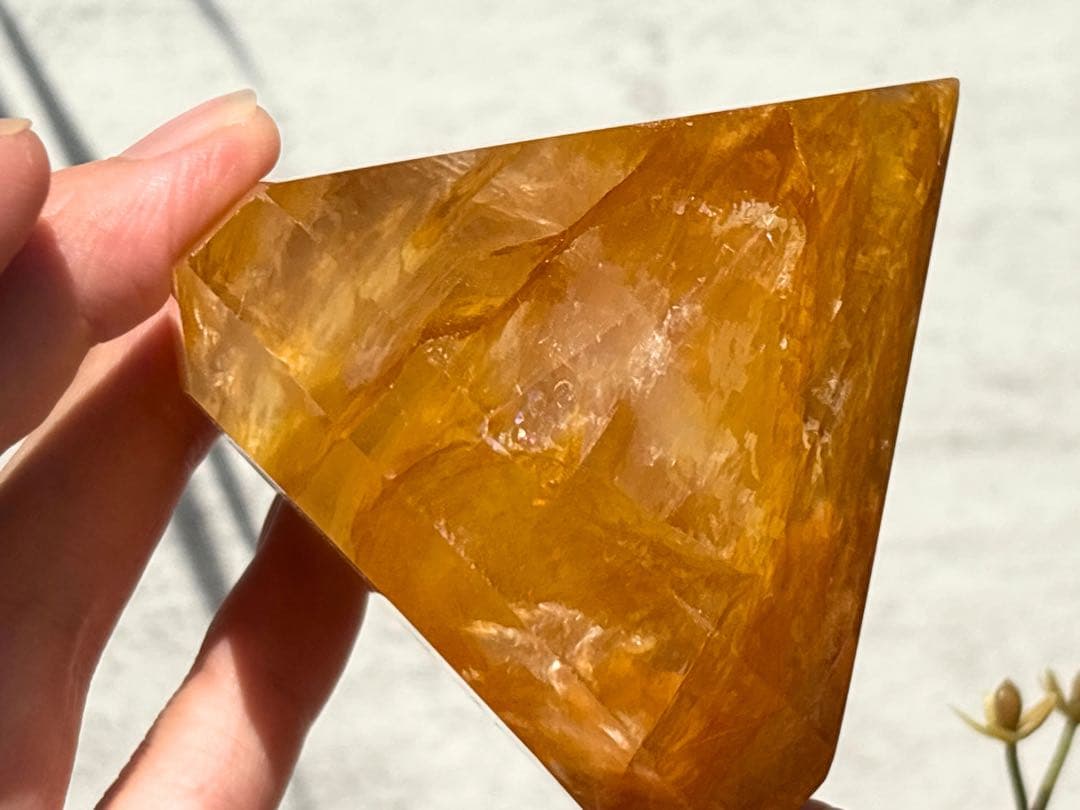 《虹をまとう太陽＊リモナイトインクォーツ×ダイヤ型》