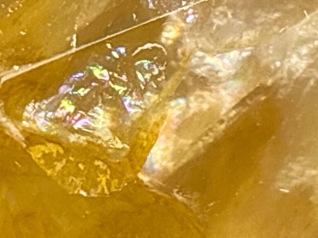 《虹をまとう太陽＊リモナイトインクォーツ×ダイヤ型》