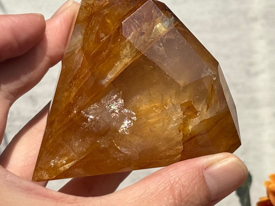 《虹をまとう太陽＊リモナイトインクォーツ×ダイヤ型》