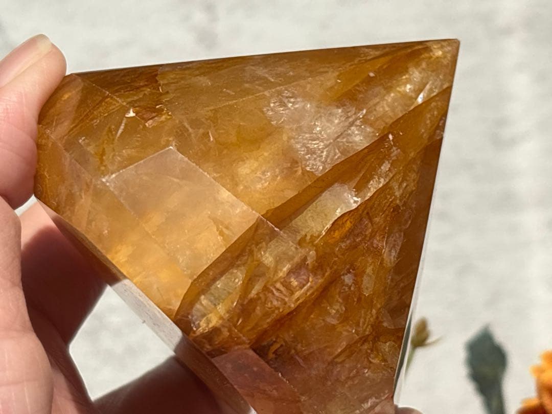 《虹をまとう太陽＊リモナイトインクォーツ×ダイヤ型》