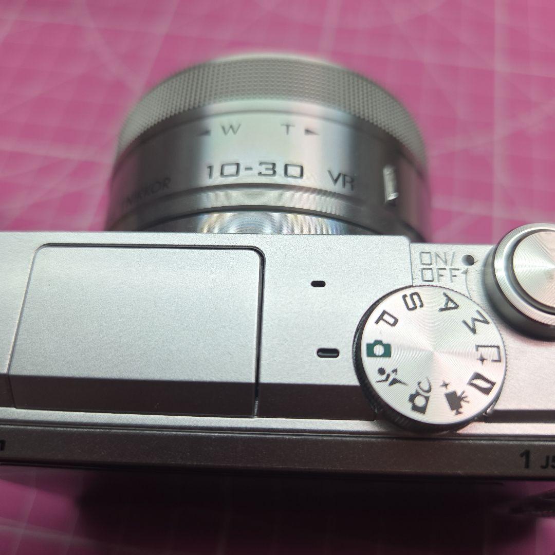 ジャンク品　Nikon 1 J5 本体とバッテリー付き