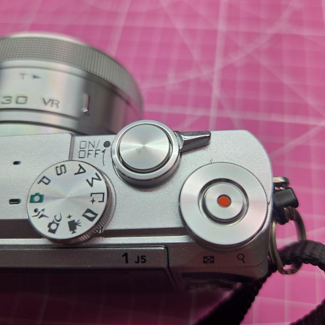 ジャンク品　Nikon 1 J5 本体とバッテリー付き