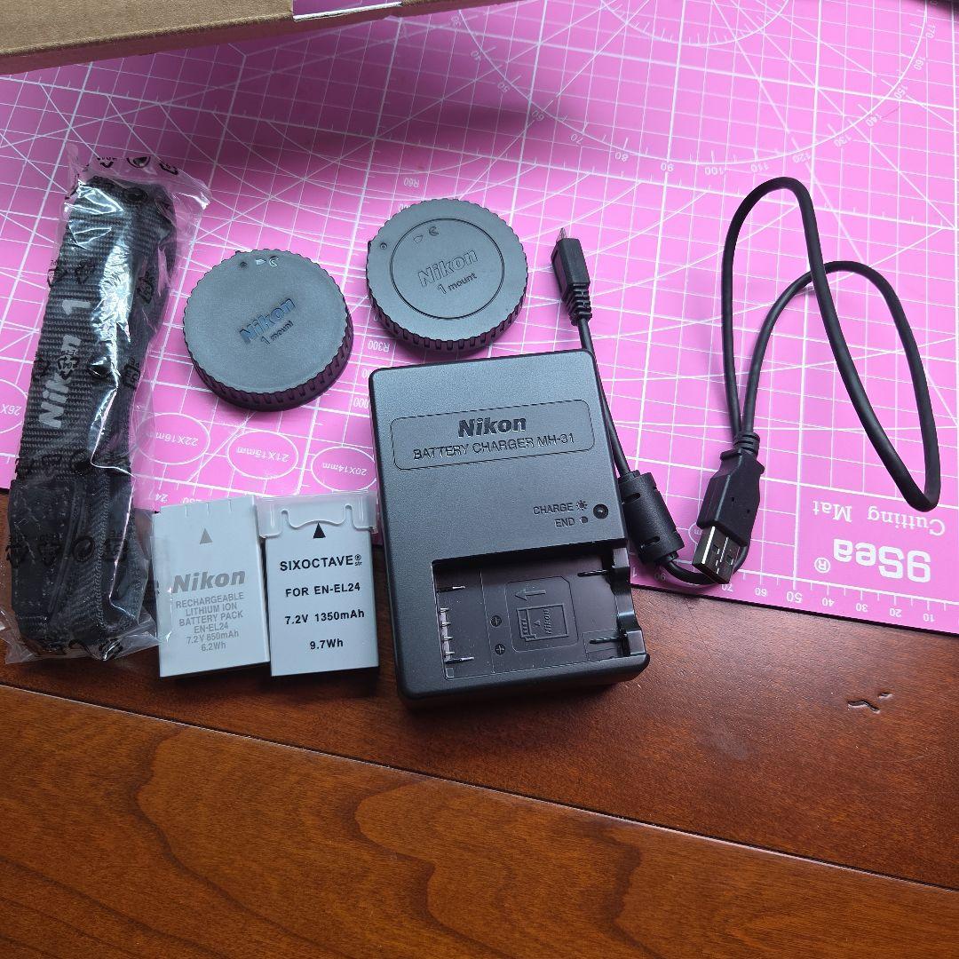 ジャンク品　Nikon 1 J5 本体とバッテリー付き