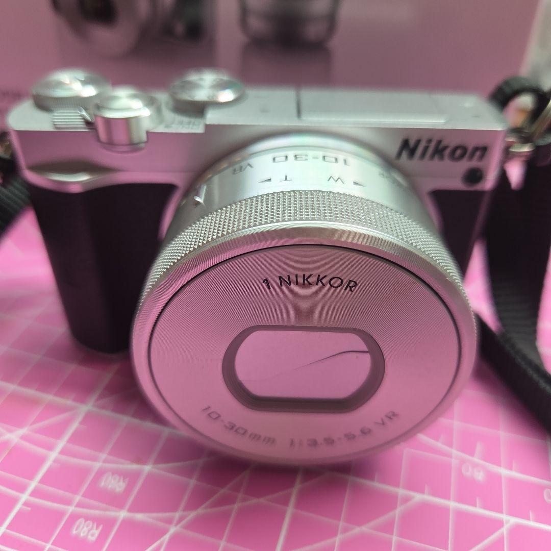 ジャンク品　Nikon 1 J5 本体とバッテリー付き