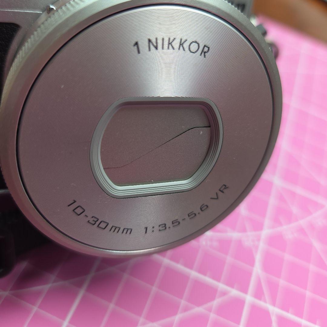 ジャンク品　Nikon 1 J5 本体とバッテリー付き