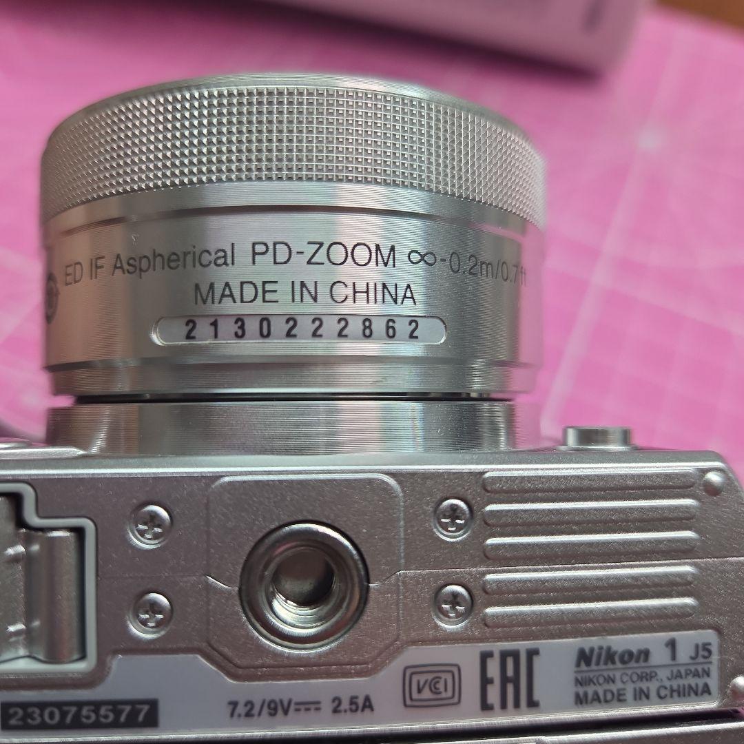 ジャンク品　Nikon 1 J5 本体とバッテリー付き