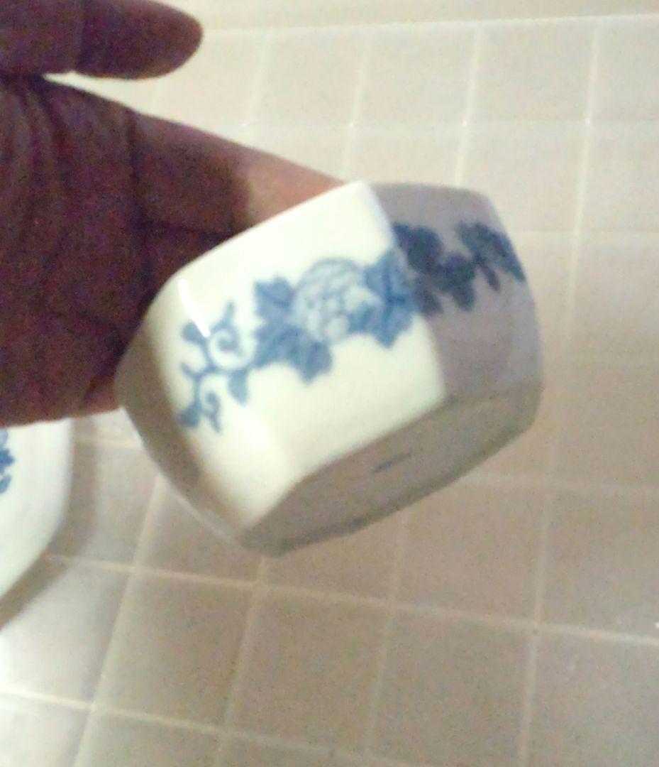 深川製磁製 八角形の花柄陶器 約10cmボンボニエール