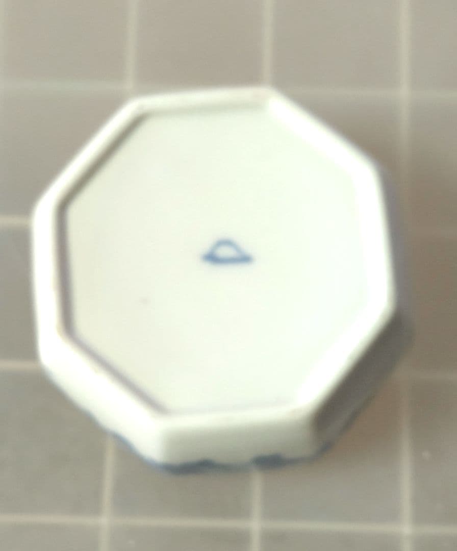 深川製磁製 八角形の花柄陶器 約10cmボンボニエール