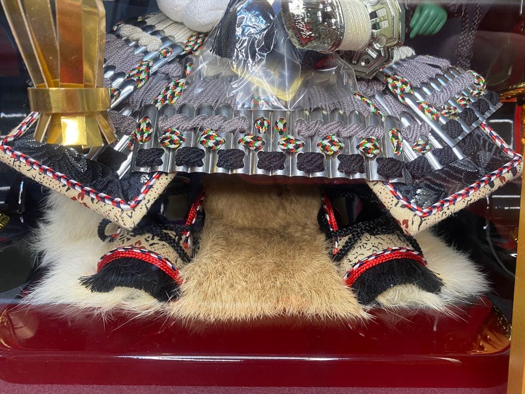 若大将　東京久月　五月人形　家紋付き兜鎧飾り　オルゴール付き六角形ガラスケース入