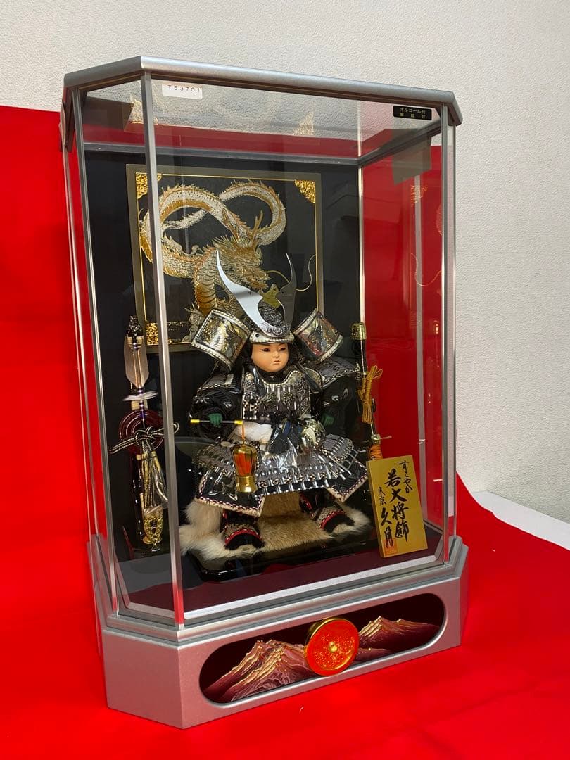 若大将　東京久月　五月人形　家紋付き兜鎧飾り　オルゴール付き六角形ガラスケース入