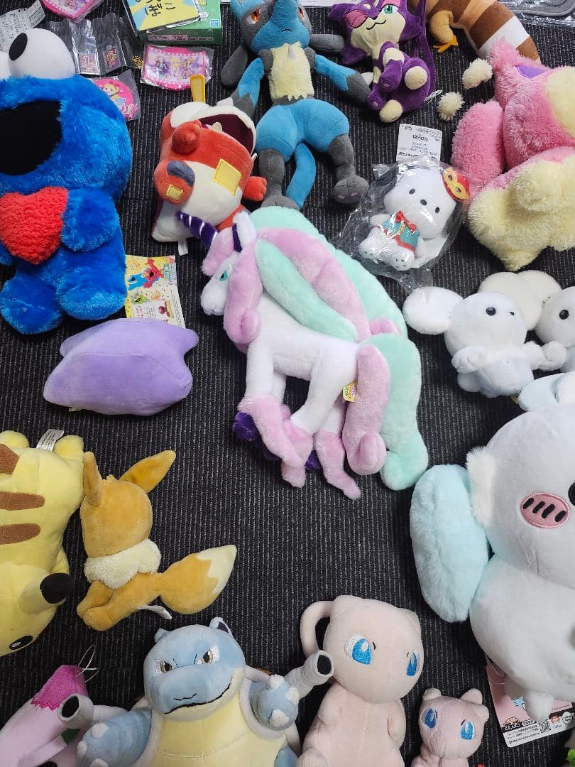 クレヨンしんちゃん　ポケモン　　ちいかわ　まとめ売り