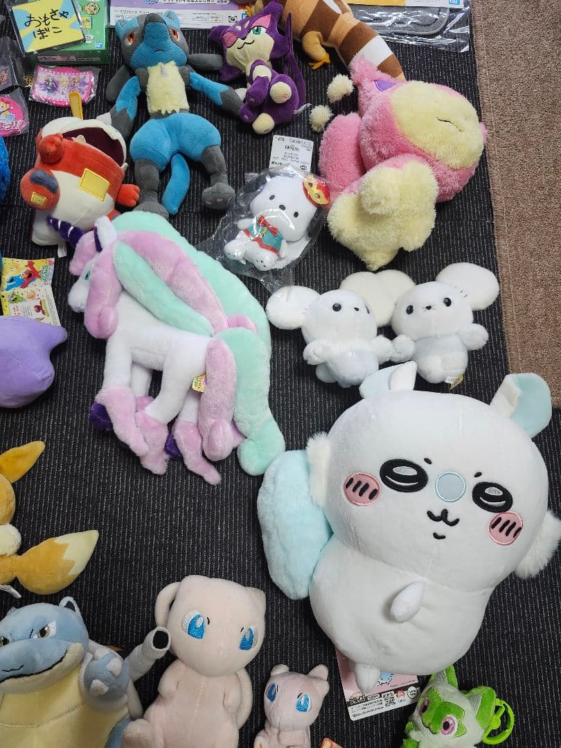 クレヨンしんちゃん　ポケモン　　ちいかわ　まとめ売り