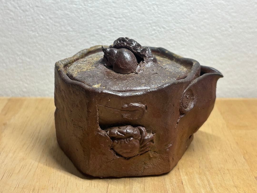 127. 備前焼 宝瓶 登り窯 カニと貝(タニシ) 6角 手びねり 急須