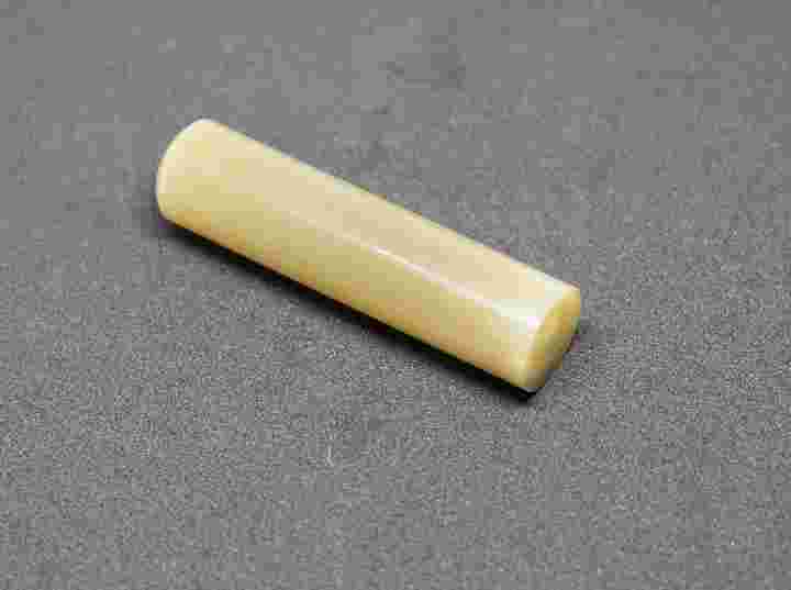 メルカリ現定！激安オリジナル印鑑　牛角白15ｍｍ　銀行印・実印に最適！