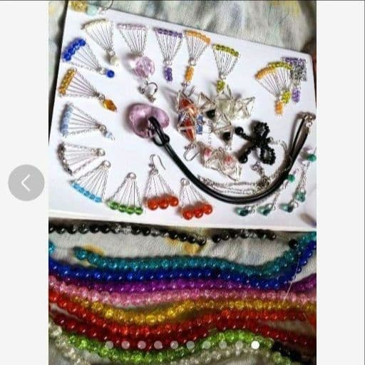 注文可能799円●3色ハンドメイド　ピアス　イヤリング可能●他色可●カニカン可能