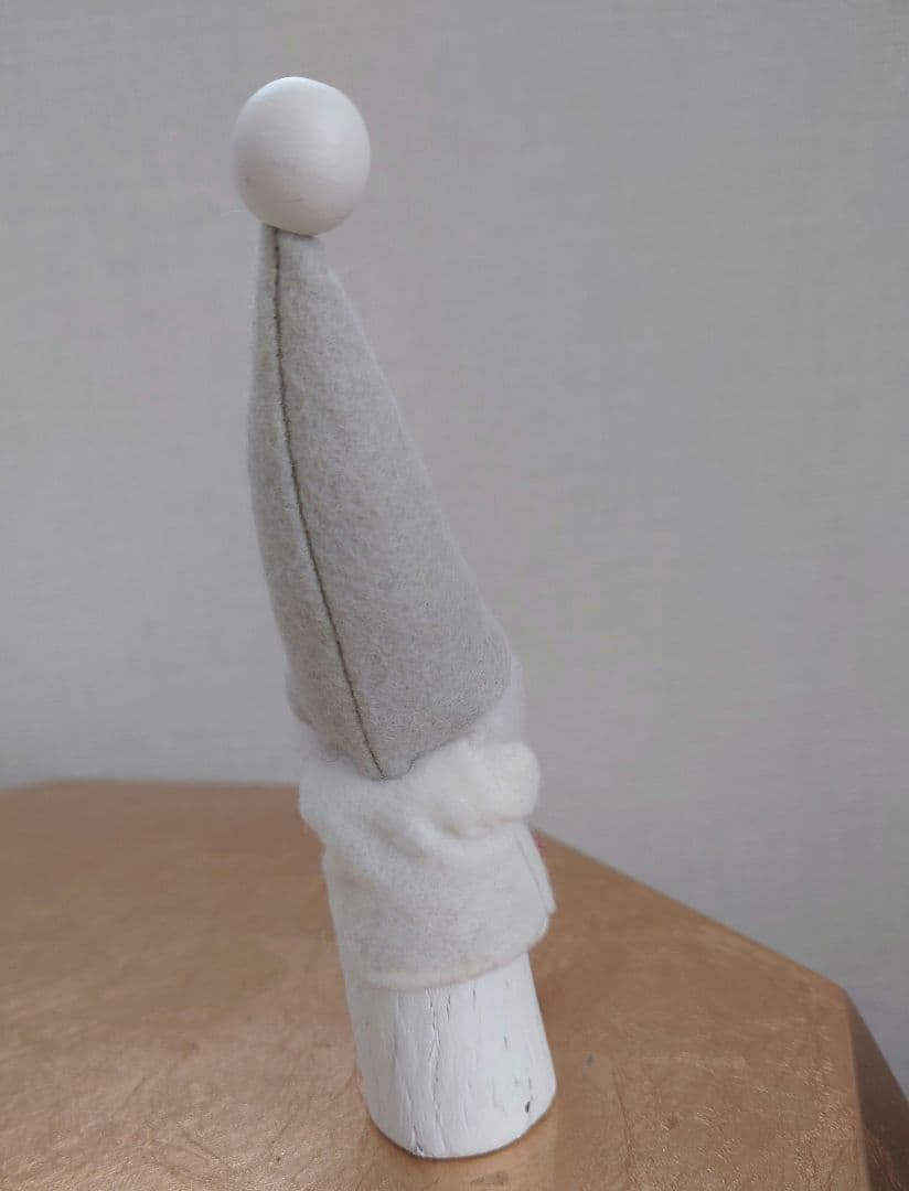 ノルディカニッセ　本を読みながら眠るサンタ&丸太