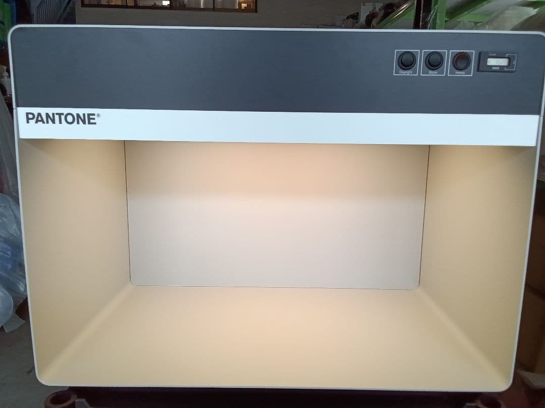 撮影ブース X-Rite PANTONE 3 Light Booth ②