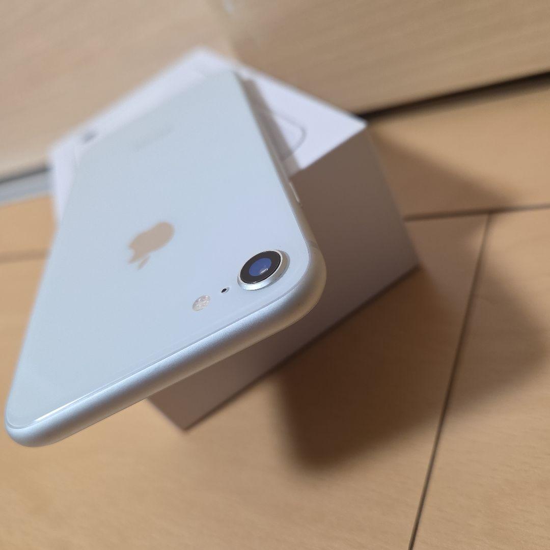 Apple iPhone 8 シルバー 本体と付属品
