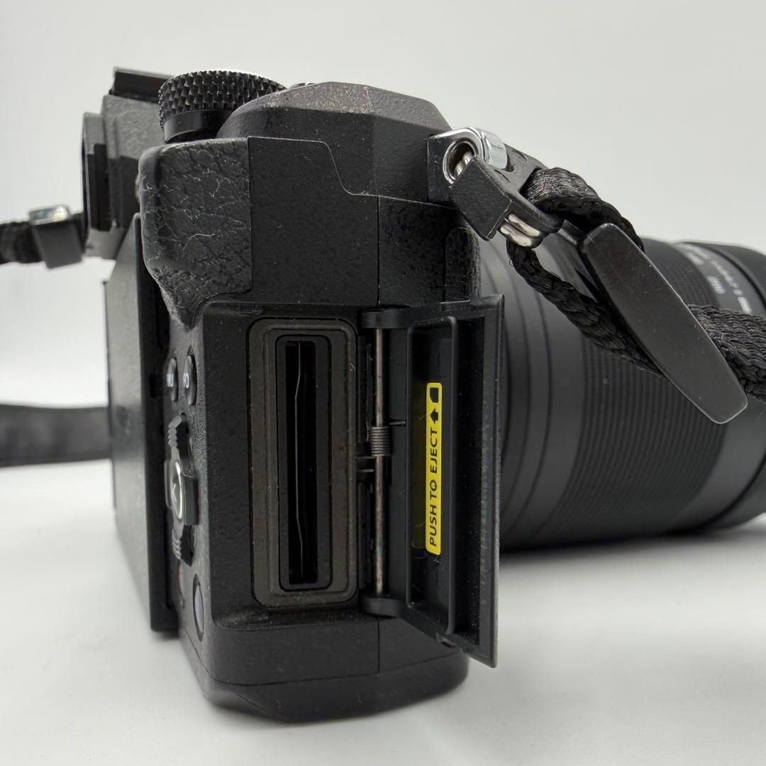 OM-D E-M5 Mark II＋超望遠レンズ 75-300mm+HLD-8