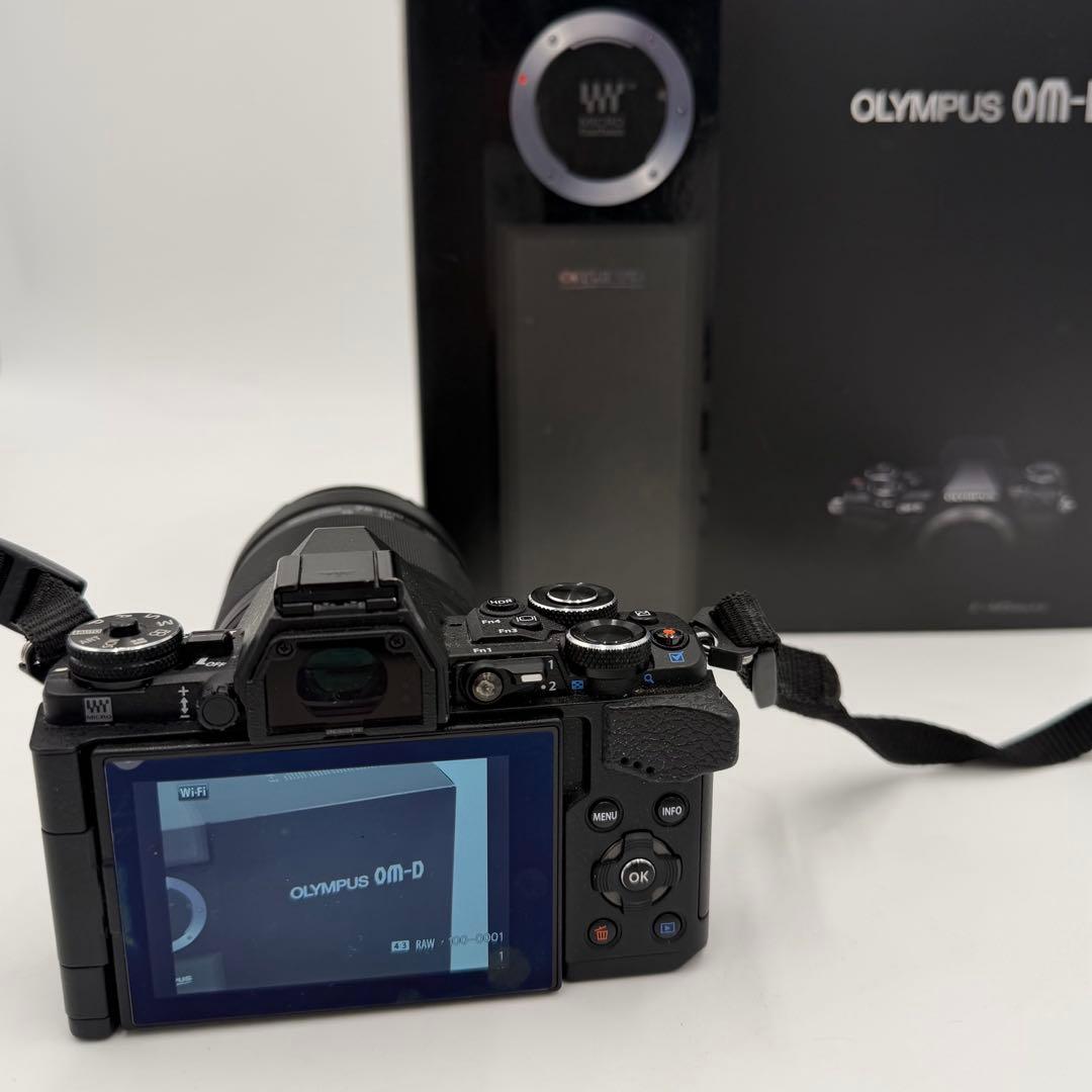 OM-D E-M5 Mark II＋超望遠レンズ 75-300mm+HLD-8