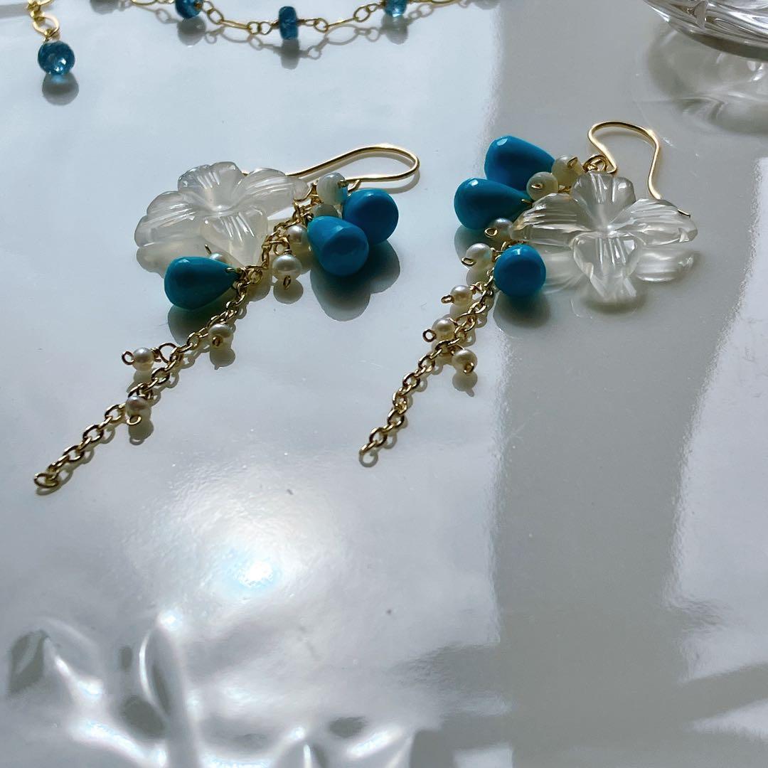 フラワーカービングホワイトオニキス×スリーピングビューティーターコイズピアス
