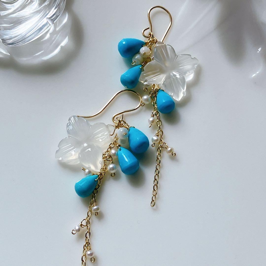 フラワーカービングホワイトオニキス×スリーピングビューティーターコイズピアス