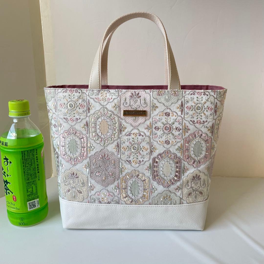 インド刺繍ホワイト系と合皮　新サイズMトートバッグ　ハンドメイド
