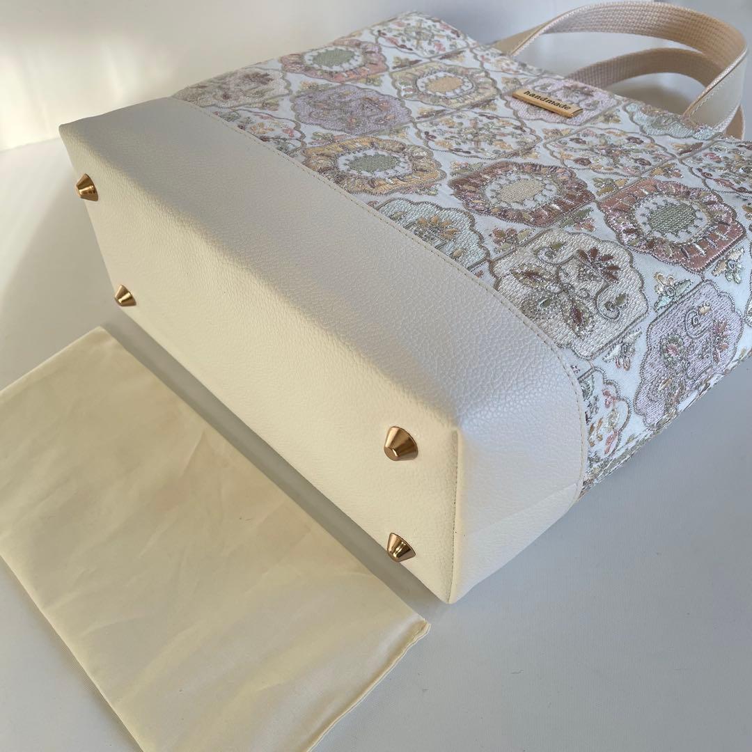インド刺繍ホワイト系と合皮　新サイズMトートバッグ　ハンドメイド
