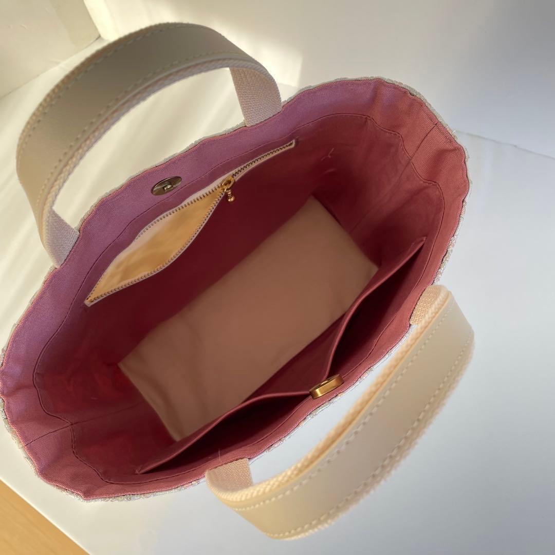 インド刺繍ホワイト系と合皮　新サイズMトートバッグ　ハンドメイド