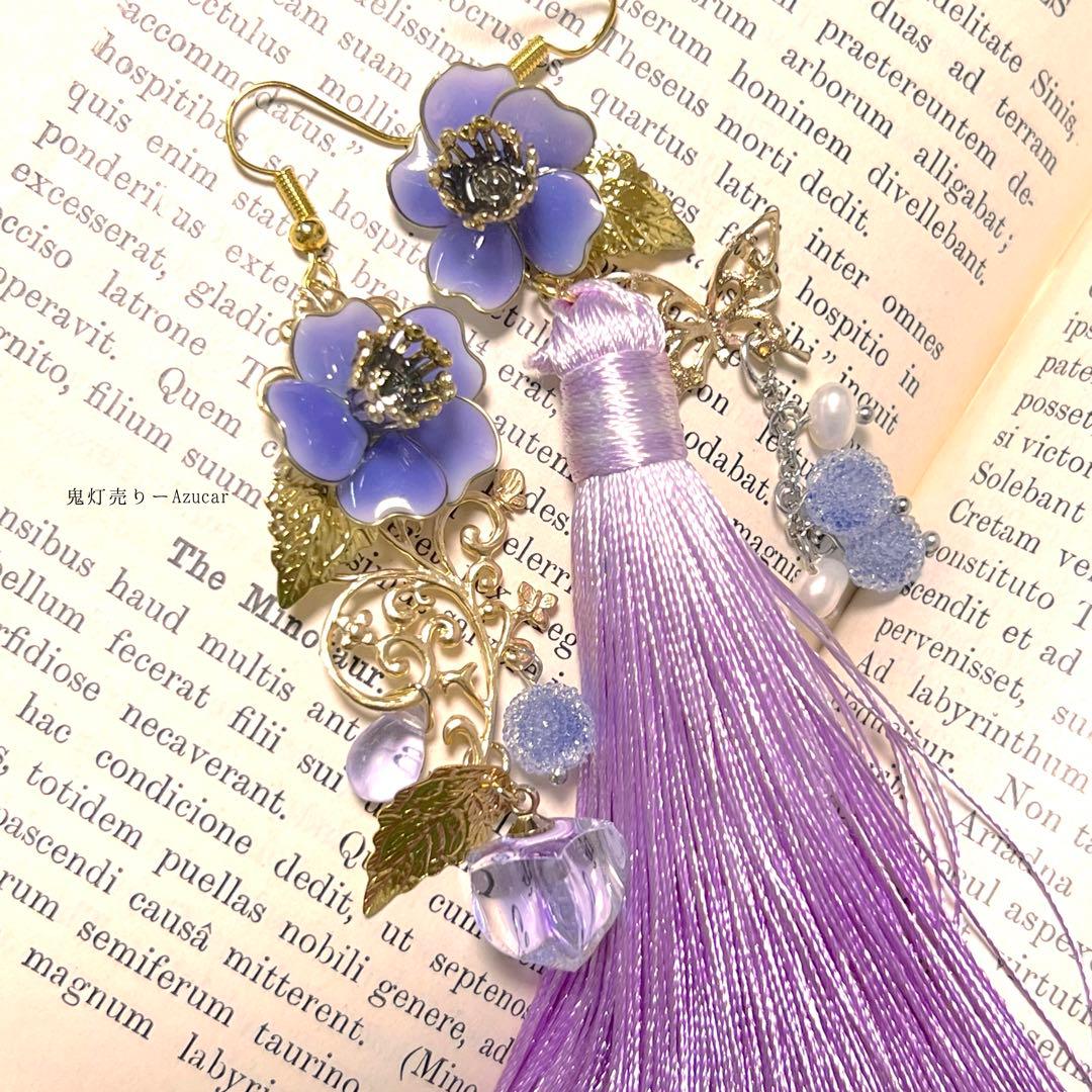 青紫桜と鬼灯と蝶の淡水パールと砂糖ビーズ、ロングタッセル付き　和風ピアス