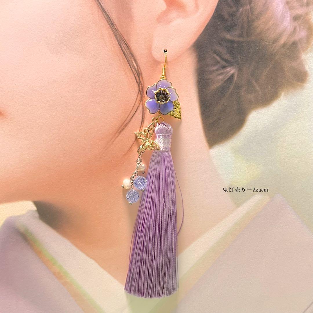 青紫桜と鬼灯と蝶の淡水パールと砂糖ビーズ、ロングタッセル付き　和風ピアス