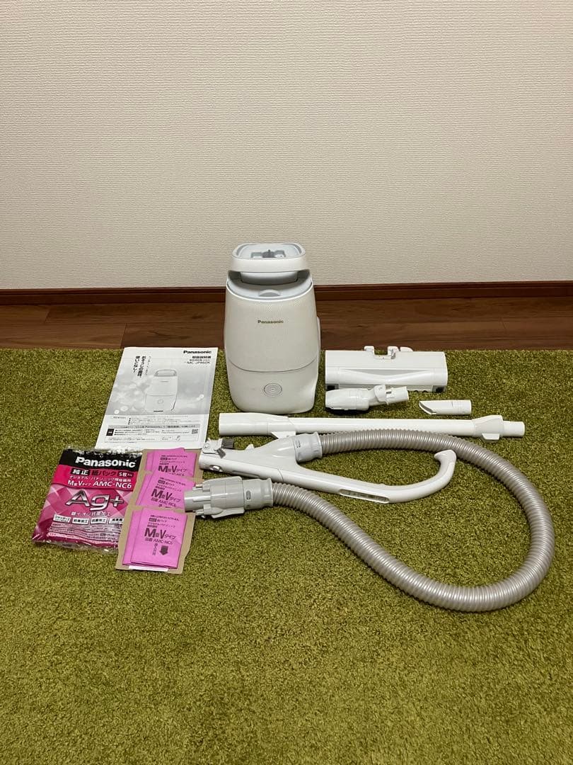 【2023年製】Panasonic紙パック式掃除機　MC-JP860K-W