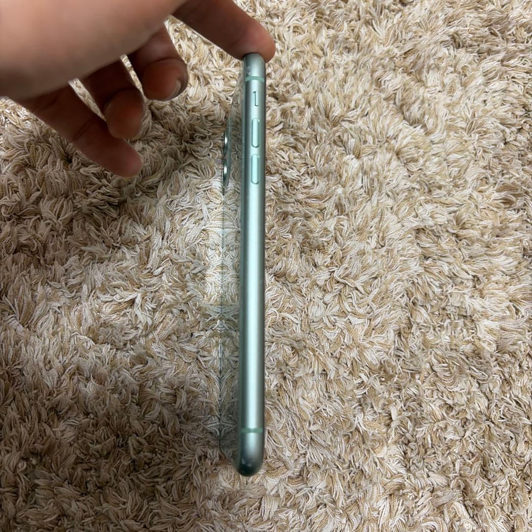 iPhone11 128GB 海外SIMフリー 背面ヒビあり 初期化済