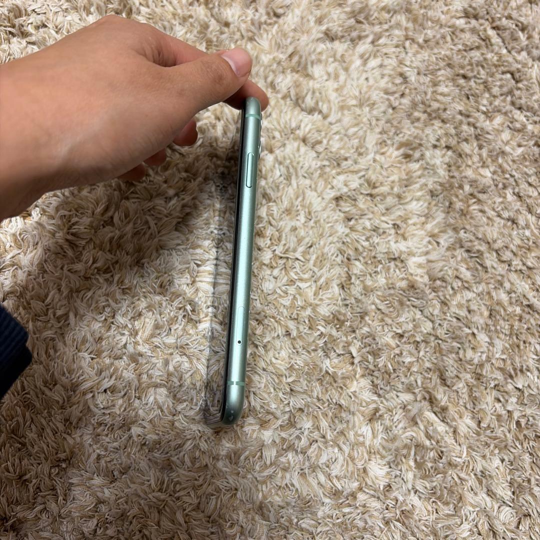 iPhone11 128GB 海外SIMフリー 背面ヒビあり 初期化済