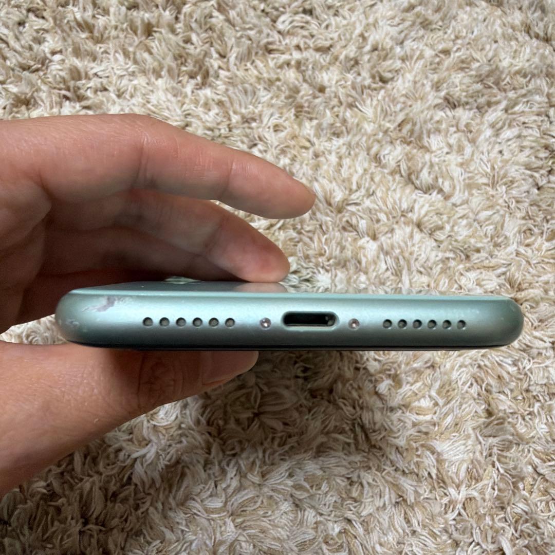 iPhone11 128GB 海外SIMフリー 背面ヒビあり 初期化済