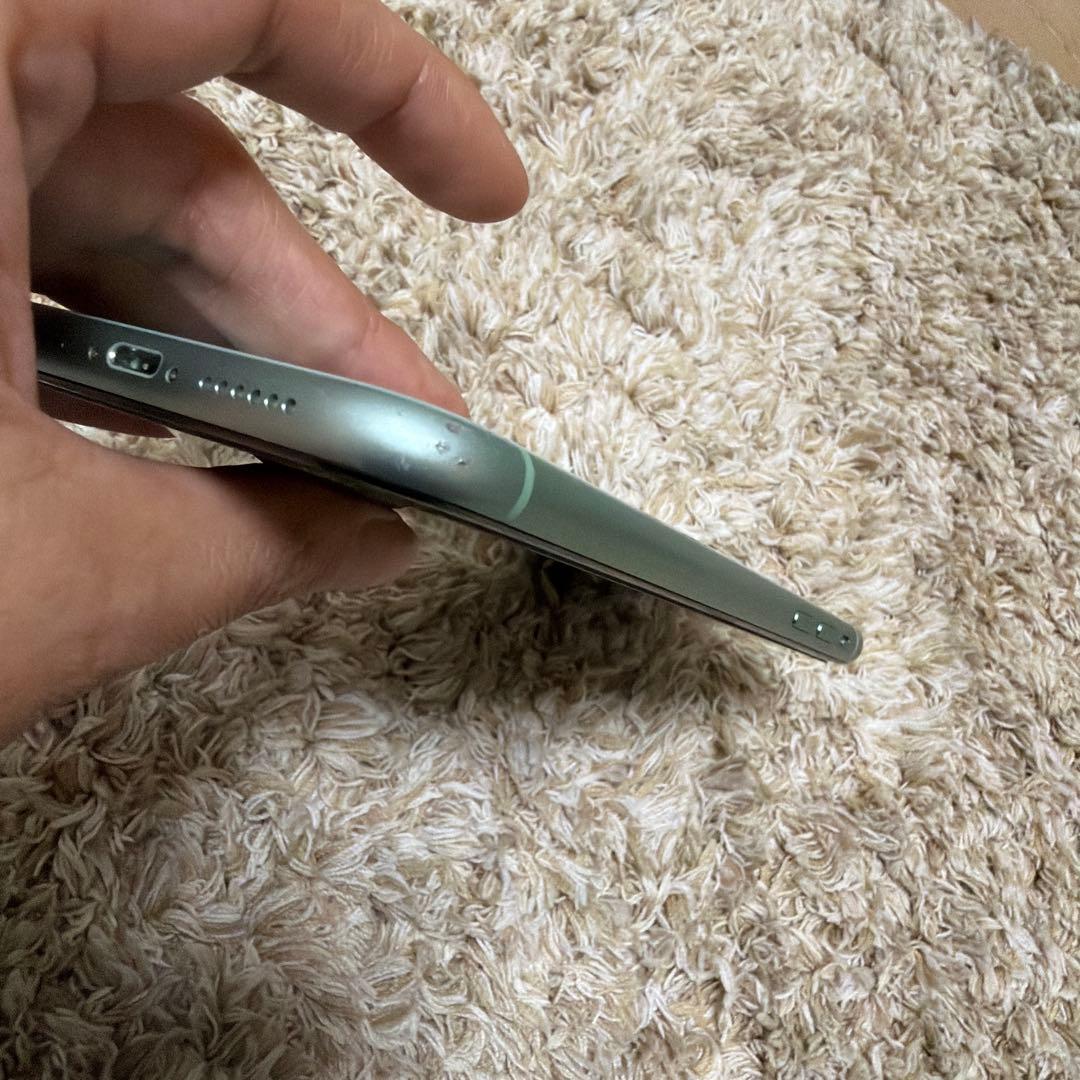 iPhone11 128GB 海外SIMフリー 背面ヒビあり 初期化済