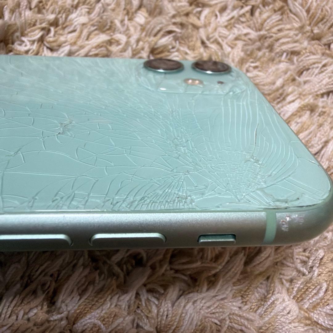 iPhone11 128GB 海外SIMフリー 背面ヒビあり 初期化済