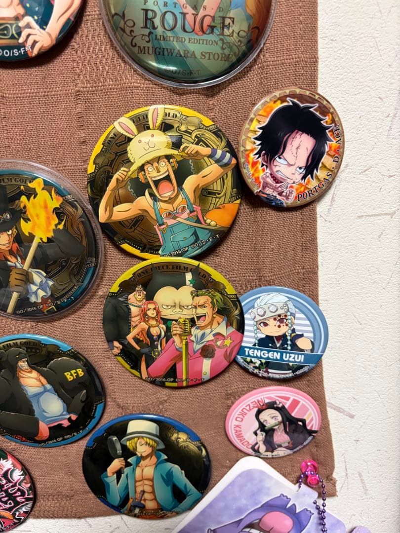 ⬛︎ワンピース ⬛︎FILM GOLD ⬜︎輩缶バッジ⬛︎まとめ売り⬛︎レア多数