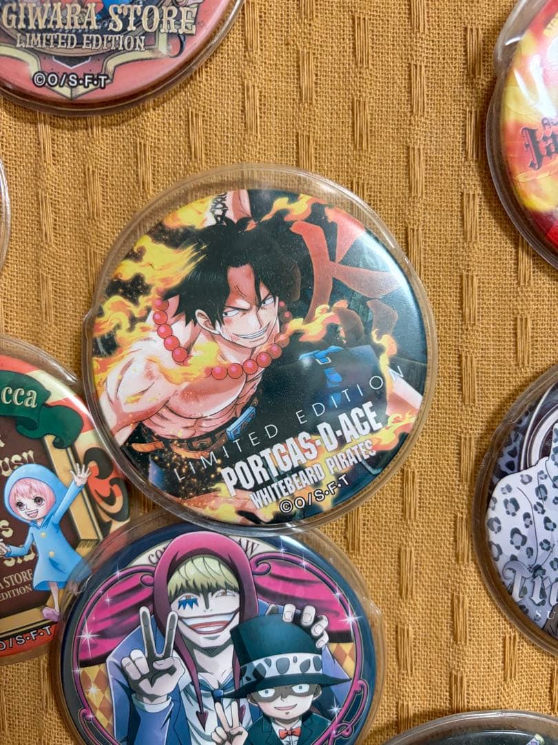 ⬛︎ワンピース ⬛︎FILM GOLD ⬜︎輩缶バッジ⬛︎まとめ売り⬛︎レア多数