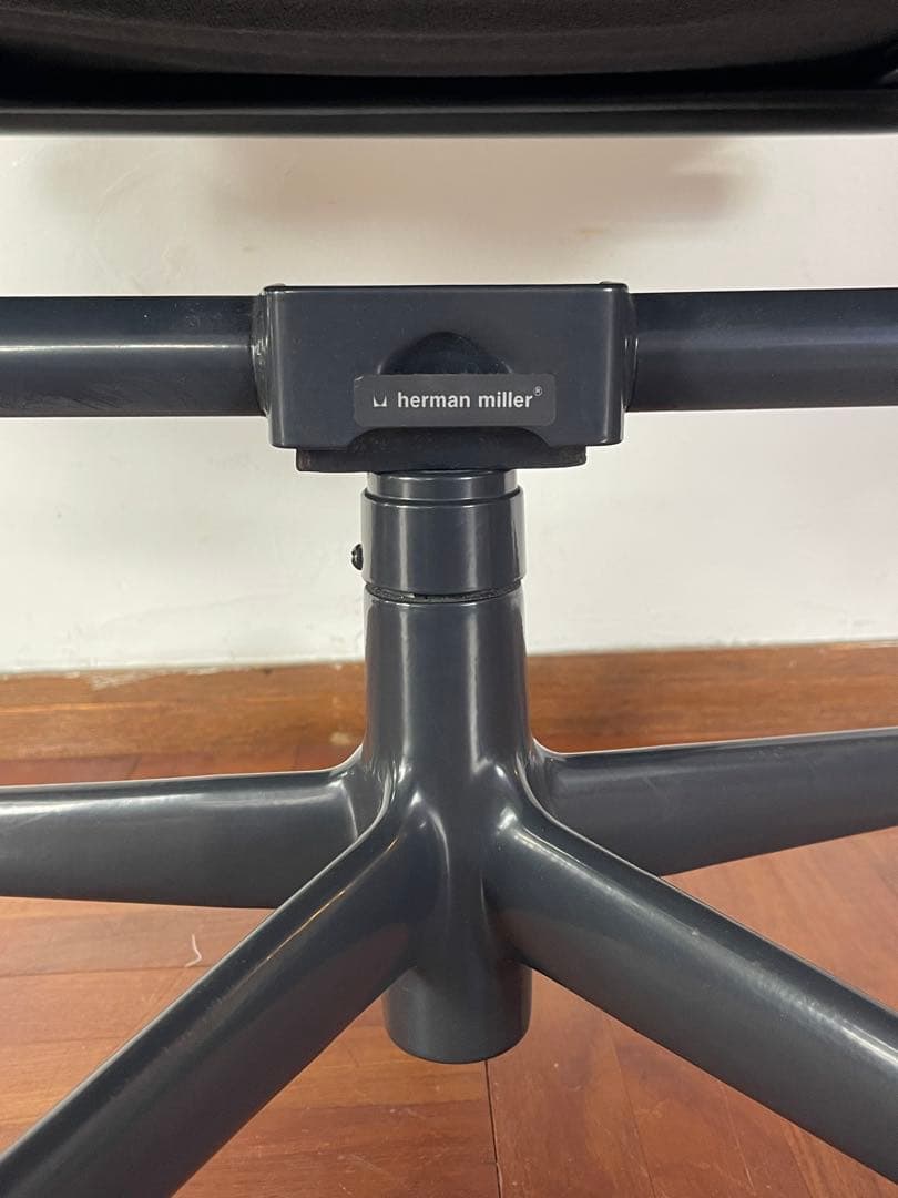 ハーマンミラー イームズ ソフトパッド チェア